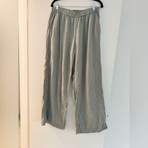 Good condition Caslon size Medium pants